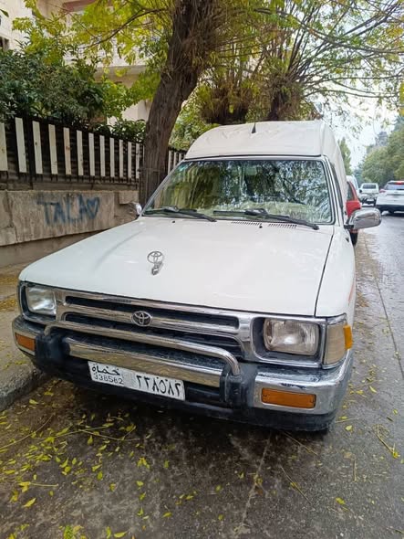 تويوتا هايلوكس 1992 - صورة 1
