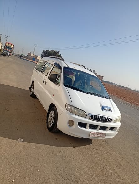 هيونداي H-1 2004 - صورة 1