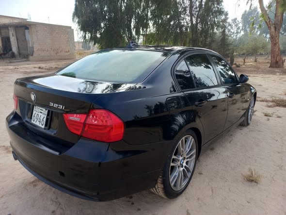 بي ام دبليو الفئة الثالثة 2011 - صورة 3