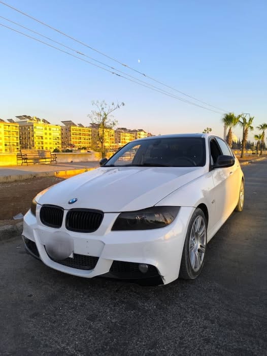 بي ام دبليو الفئة الثالثة 2011