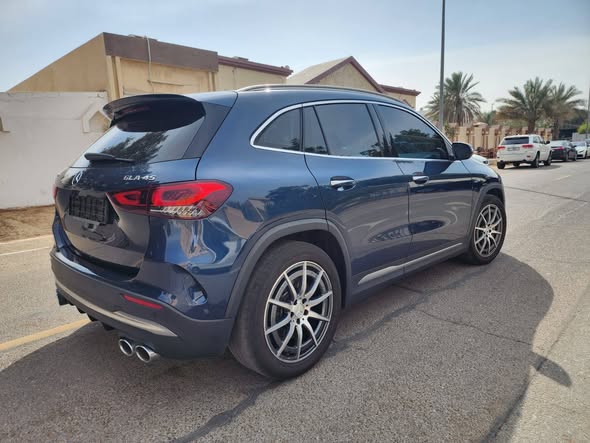 مرسيدس بنز جي إل إيه 2022 - صورة 1