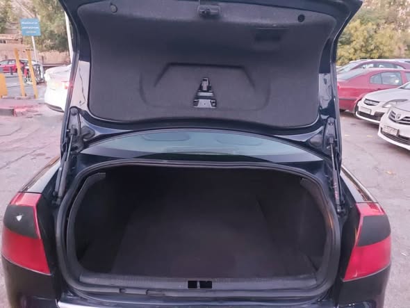 أودي A4 2004 - صورة 3