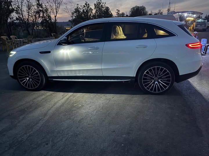 مرسيدس EQC 2022