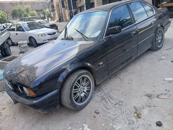 بي ام دبليو الفئة الخامسة 1992 - صورة 1