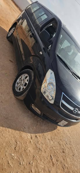 هيونداي جراند ستاركس 2010 - صورة 1