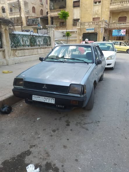 Mitsubishi كولت 1983 - صورة 1
