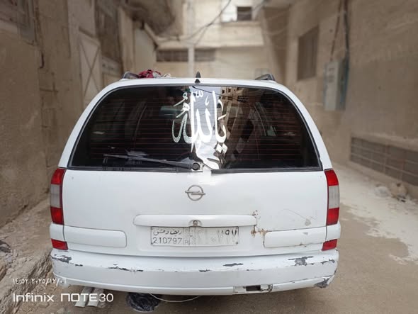 أوبل اوميكا 1998 - صورة 2