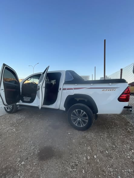 تويوتا هايلوكس 2025 - صورة 4