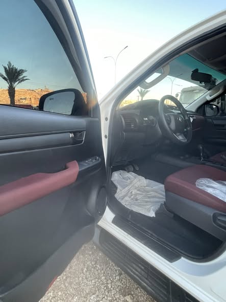 تويوتا هايلوكس 2025 - صورة 5