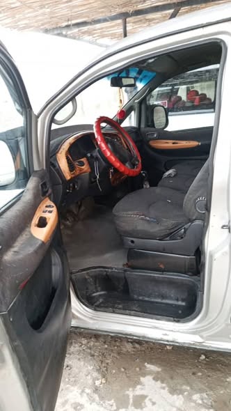 هيونداي H-1 2001 - صورة 4