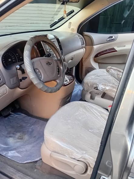 كيا كرنفال 2010 - صورة 2