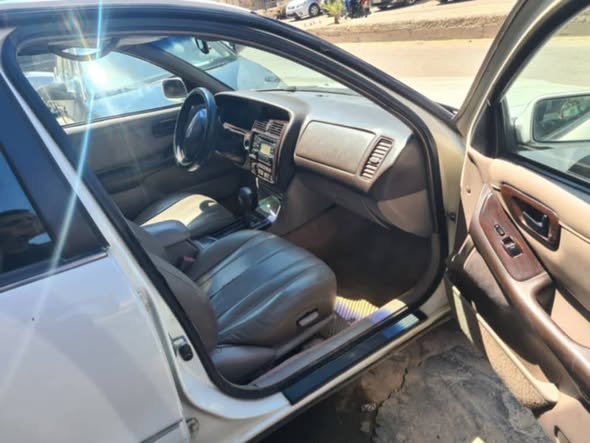 تويوتا افلون 1996 - صورة 3