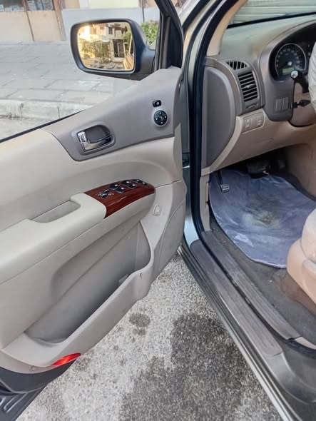 كيا كرنفال 2010 - صورة 4