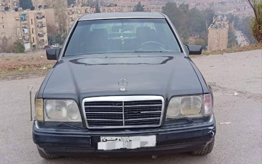 مرسيدس E300 1986