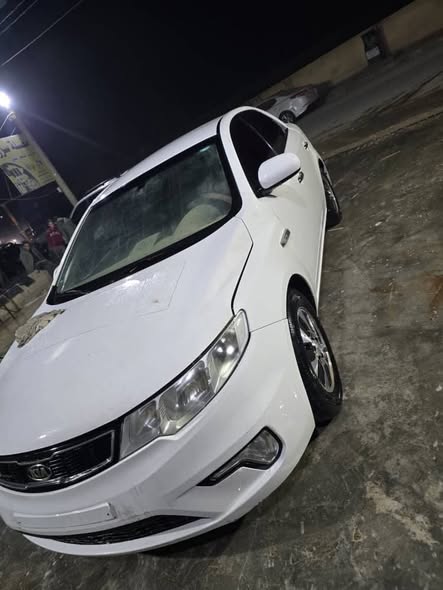 كيا فورتي 2012 - صورة 1