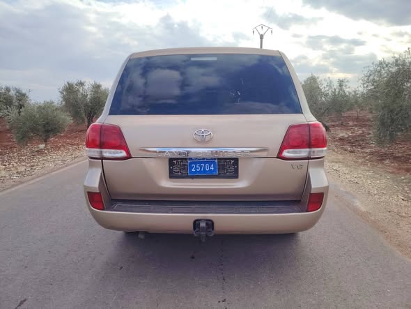 تويوتا لاندكروزر 2011 - صورة 2