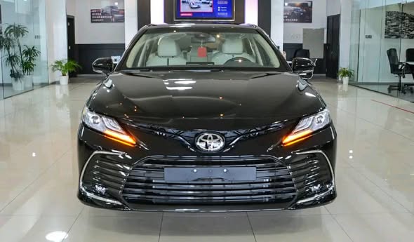 تويوتا كامري 2022 - صورة 1