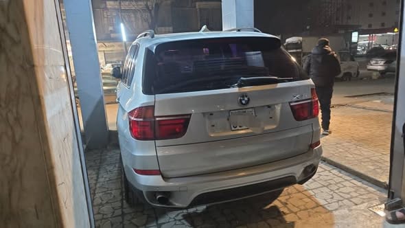 بي إم دبليو اكس 5 2011 - صورة 2