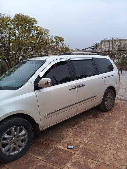 كيا كرنفال 2011 - صورة 2