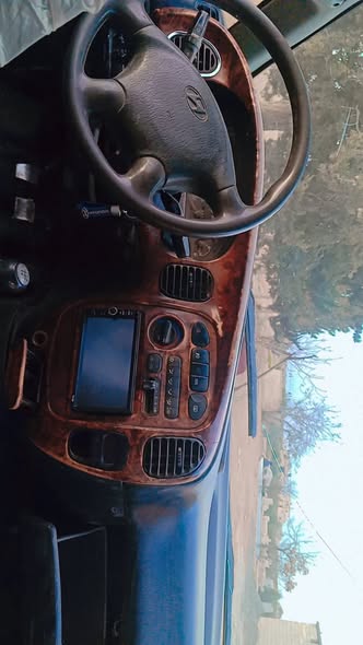 هيونداي ستاركس 1998 - صورة 3