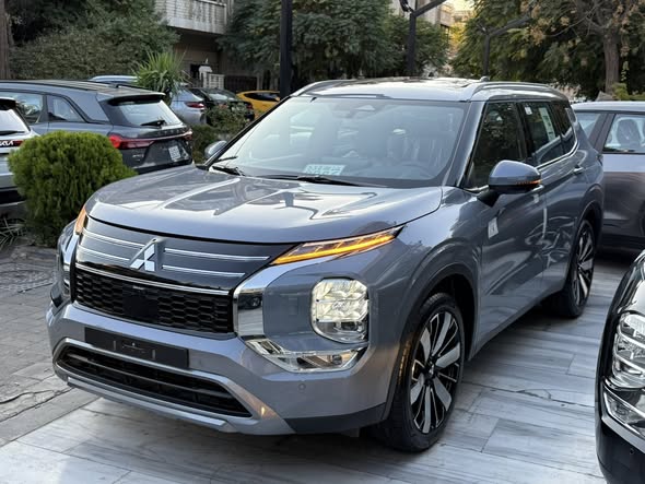 ميتسوبيشي أوت لاندر 2026 - صورة 1