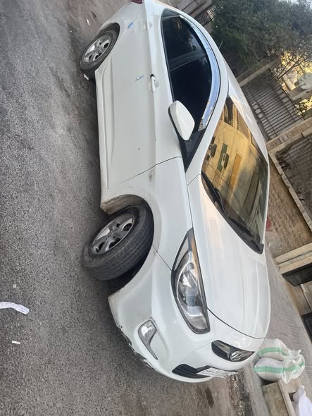 هيونداي اكسنت 2012 - صورة 1