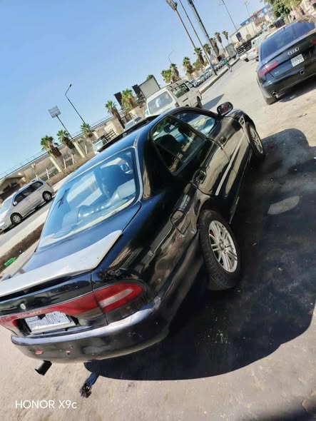 ميتسوبيشي كالانت 1993 - صورة 1