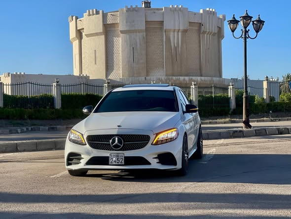 مرسيدس بنز C300 2020 - صورة 3