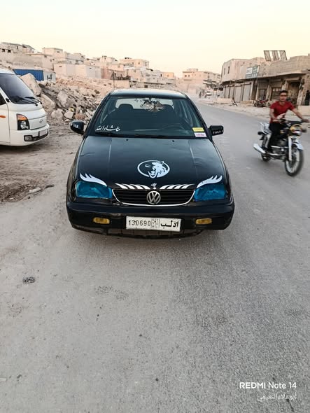 فولكس فاجن بولو 1994 - صورة 1