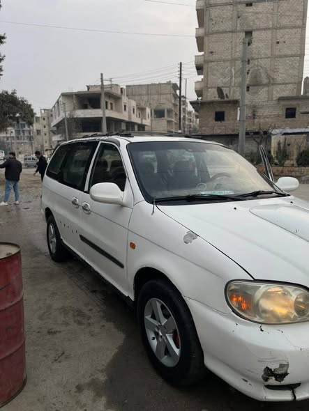 كيا كرنفال 2002 - صورة 1