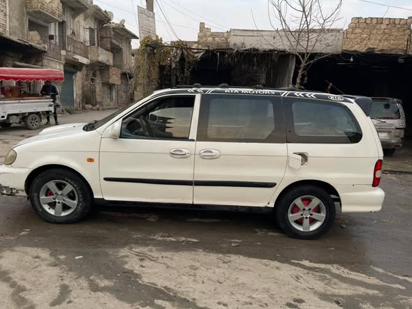 كيا كرنفال 2002 - صورة 3