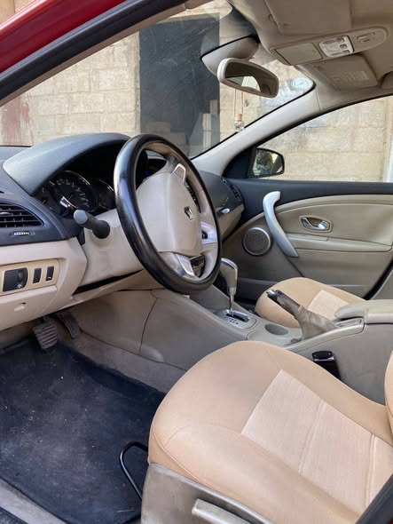 رينو fluence 2010 - صورة 2