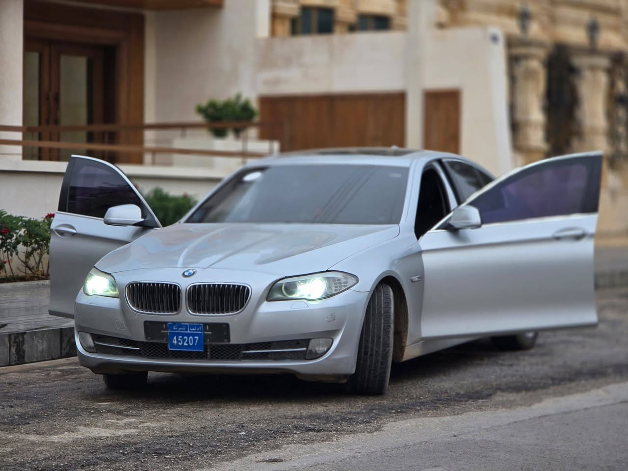 بي إم دبليو الفئة الخامسة 2011 - صورة 1