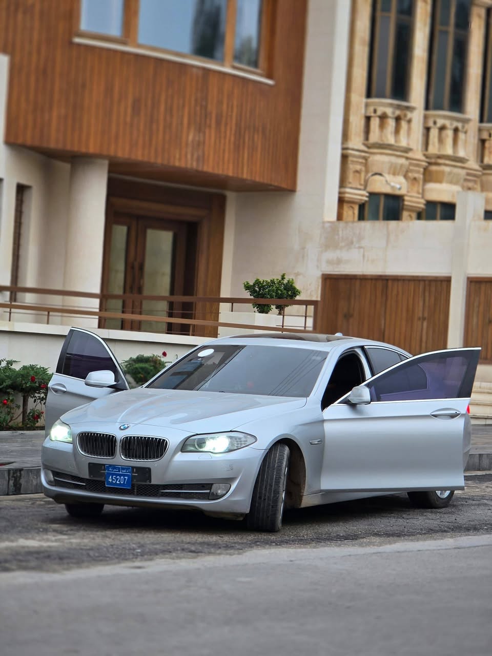 بي إم دبليو الفئة الخامسة 2011 - صورة 3