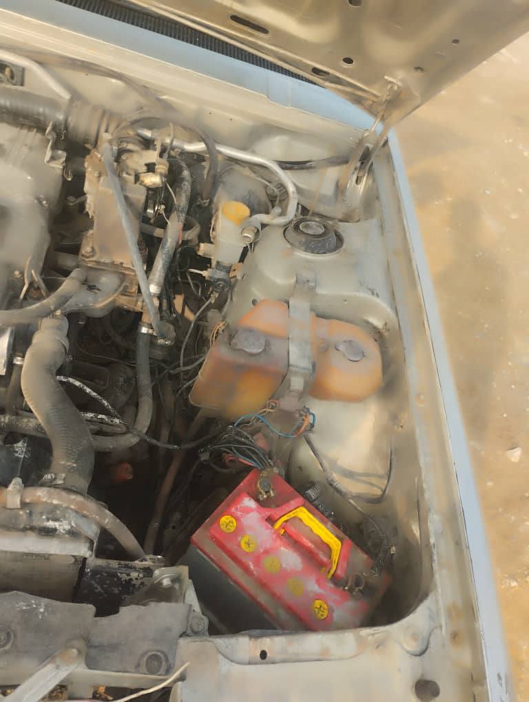 مازدا ٩٢٩ 1983 - صورة 4