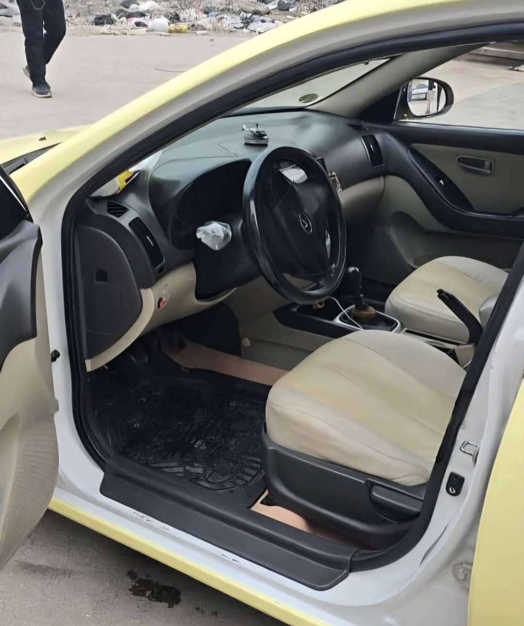 هيونداي افنتي 2010 - صورة 3