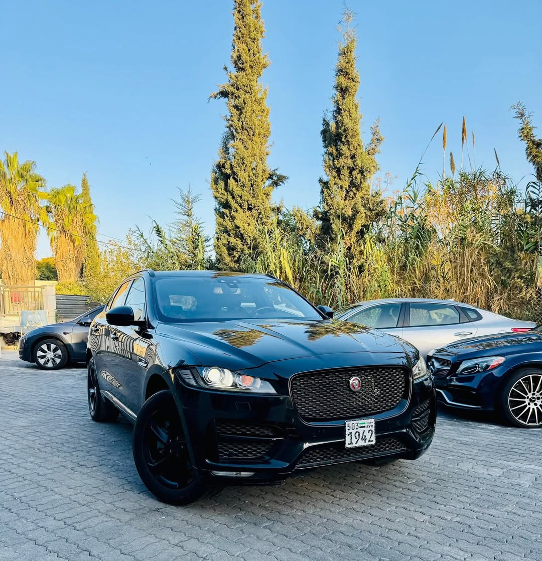 جاكوار F-PACE 2017