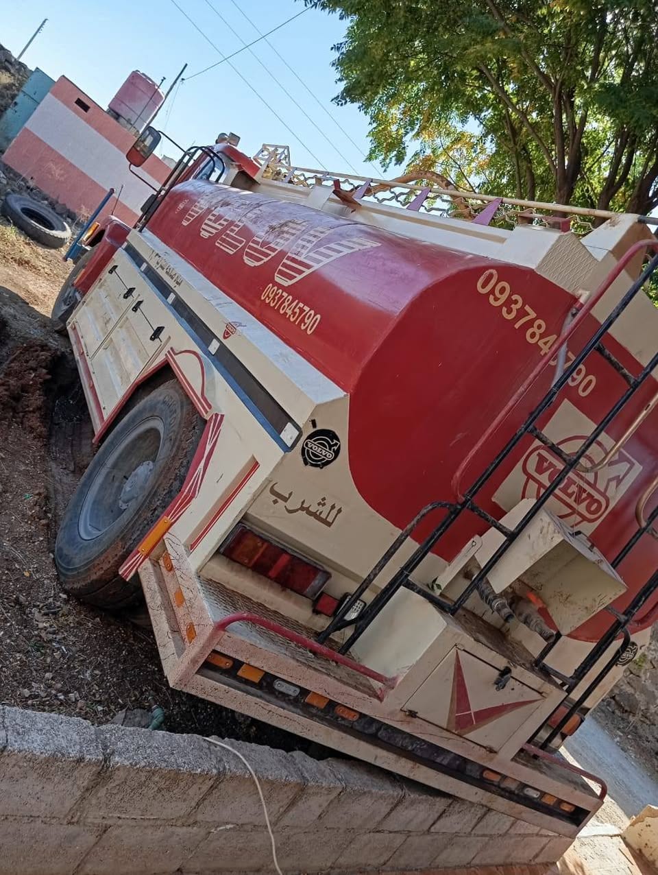 فولفو 121F12 1982 - صورة 1