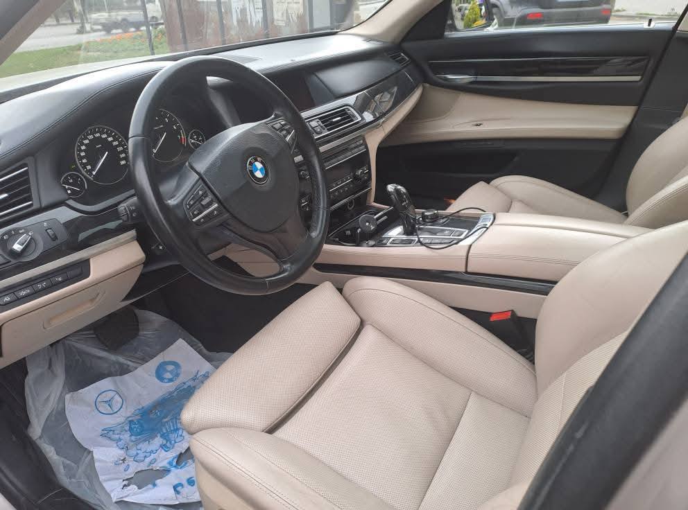 بي ام دبليو 750Li 2012 - صورة 3