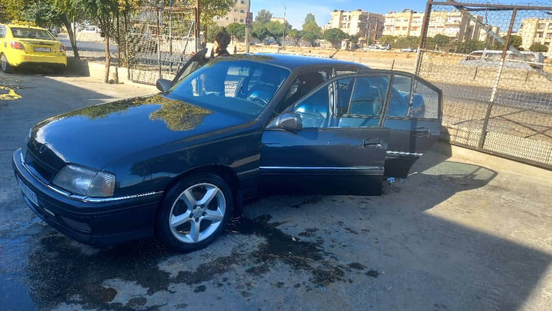 أوبل Omega 2006 - صورة 1