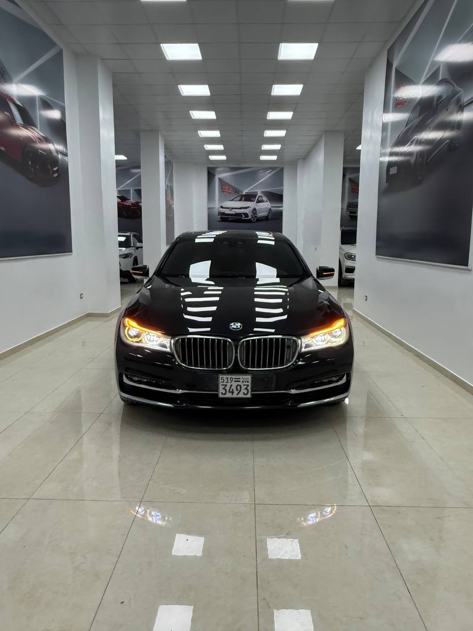 BMW 750 2017 - صورة 2