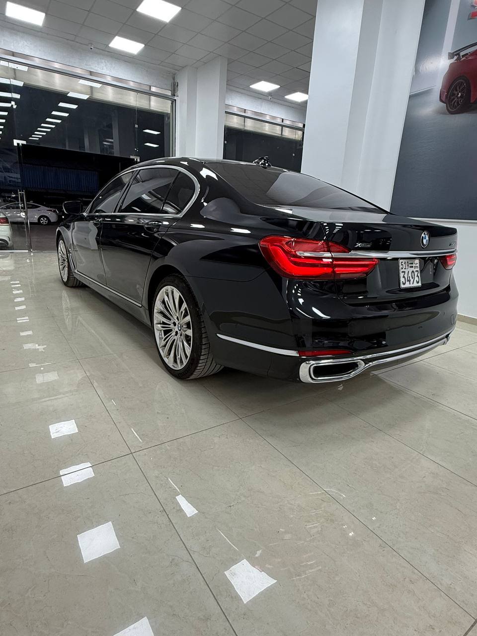 BMW 750 2017 - صورة 5