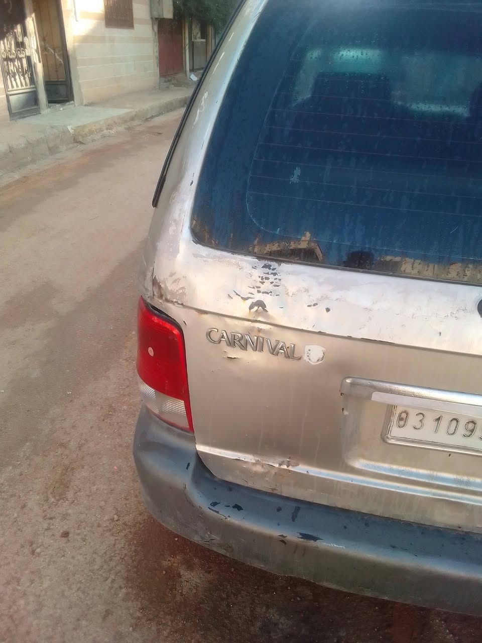 كيا كرنفال 2001 - صورة 3