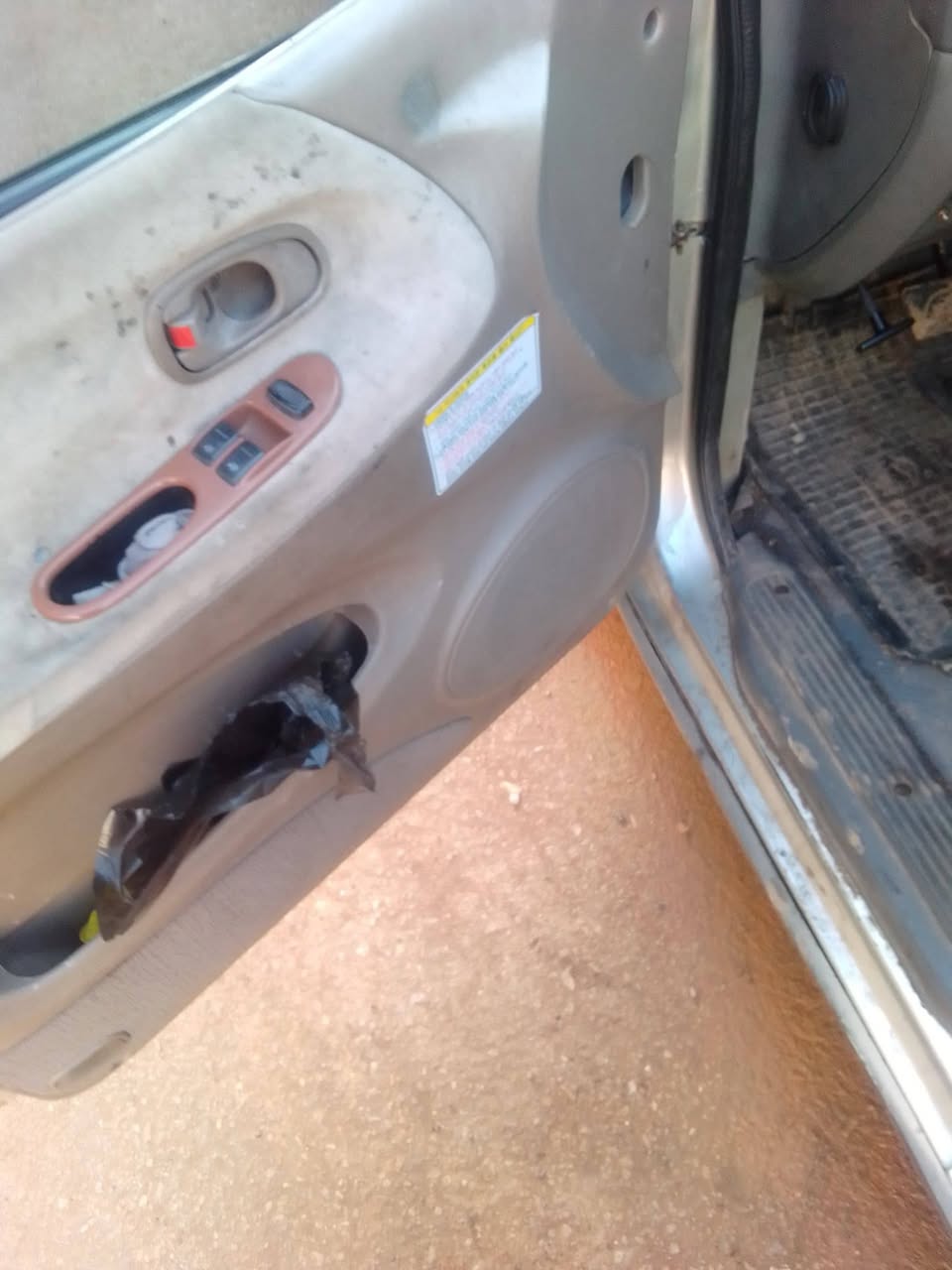 كيا كرنفال 2001 - صورة 4