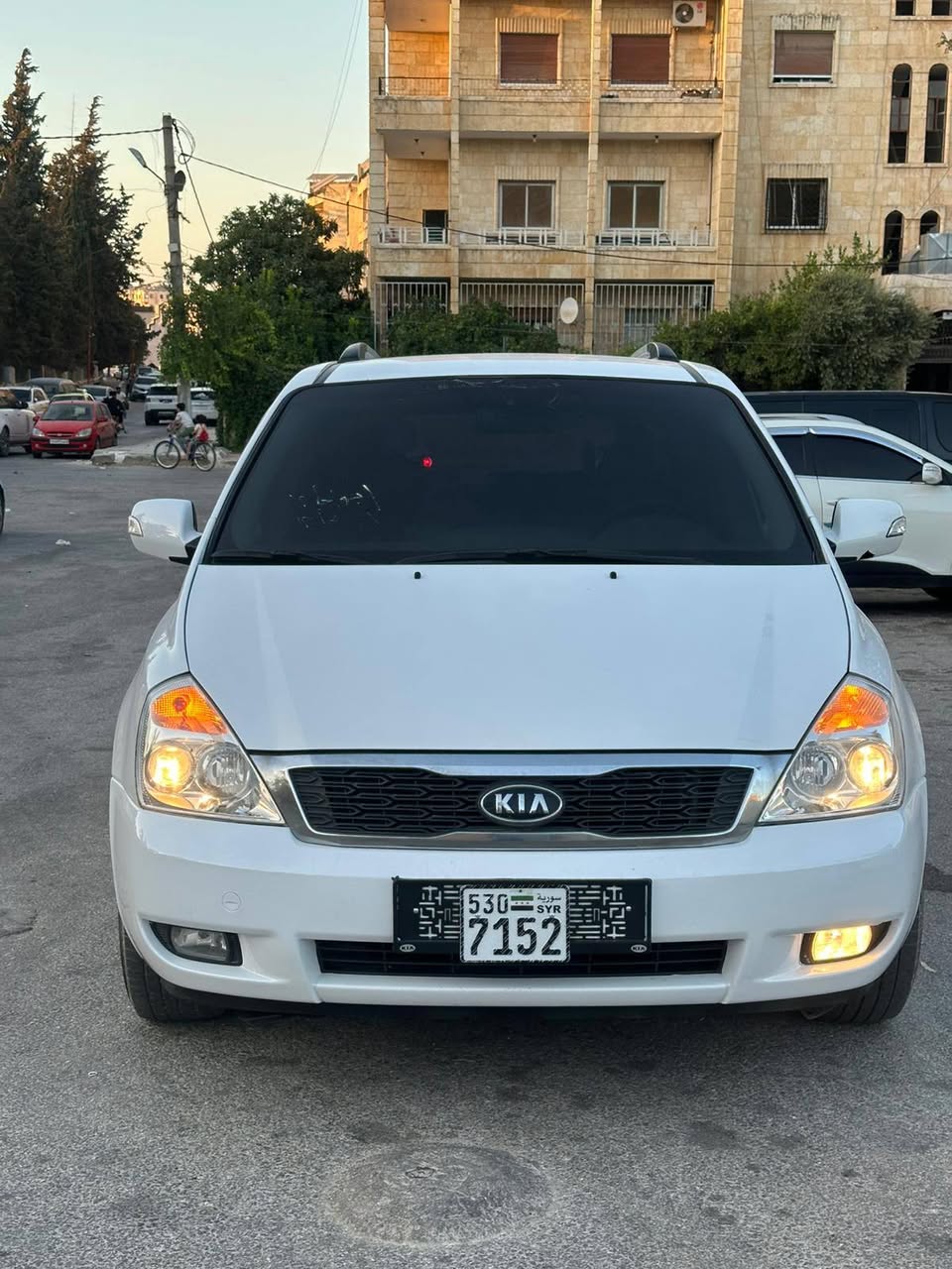 كيا كرنفال 2012 - صورة 2