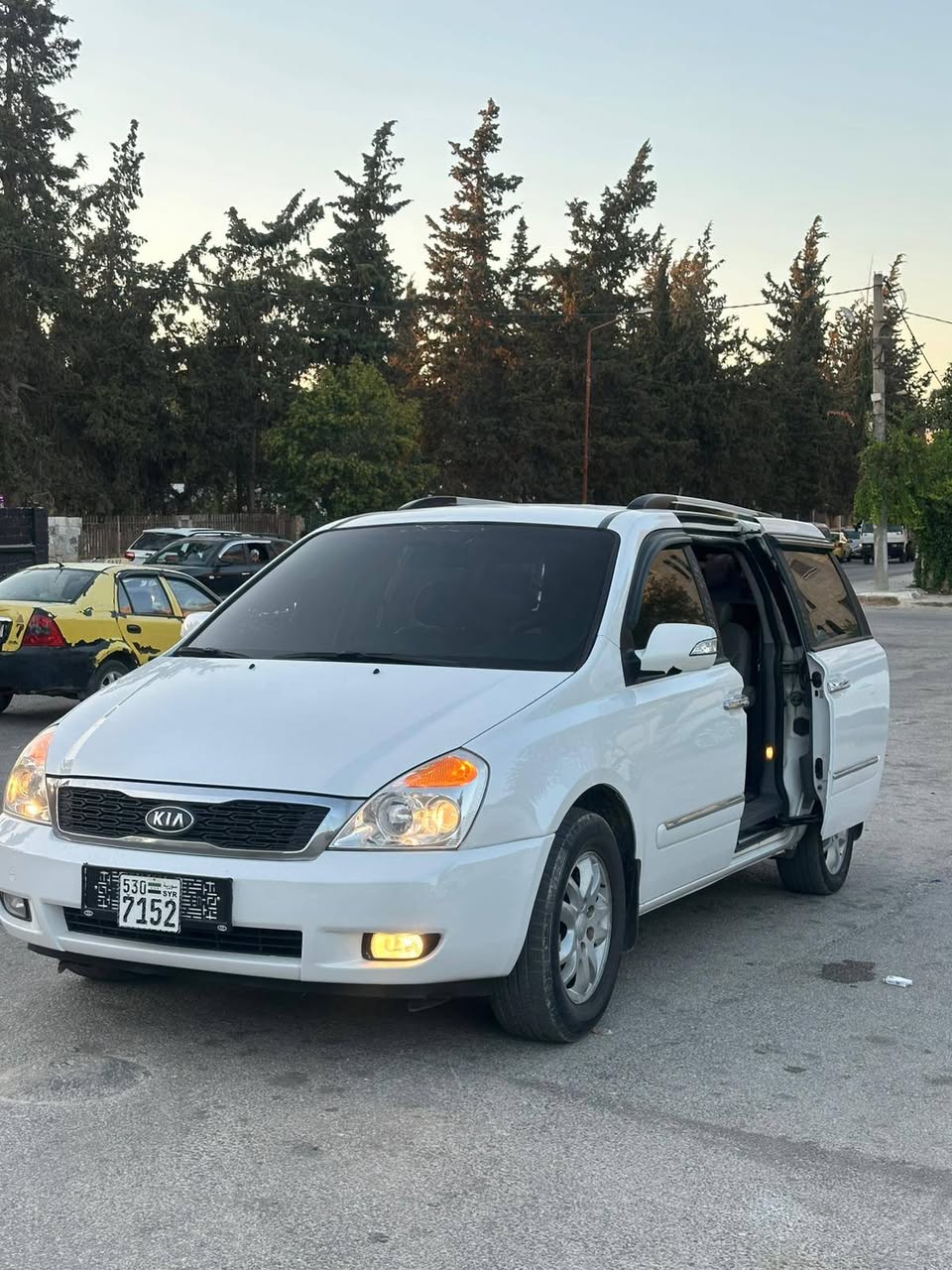 كيا كرنفال 2012 - صورة 4