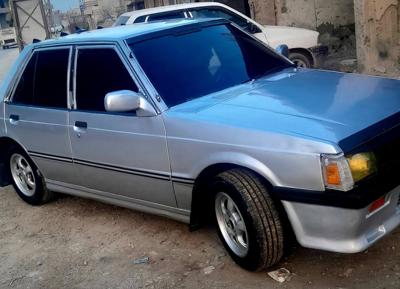 ميتسوبيشي لانسر 1983 - صورة 4