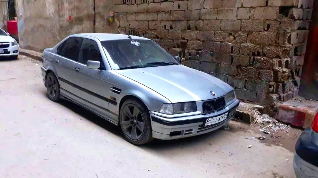 بي أم E36 1990 - صورة 1