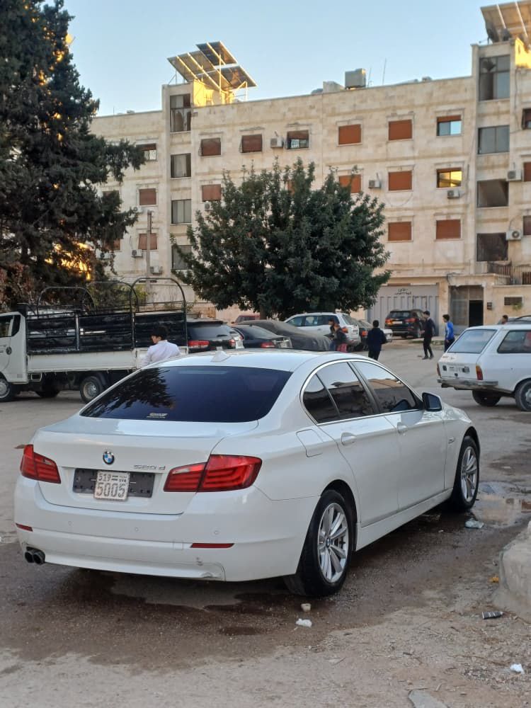 بي ام دبليو 520 2011