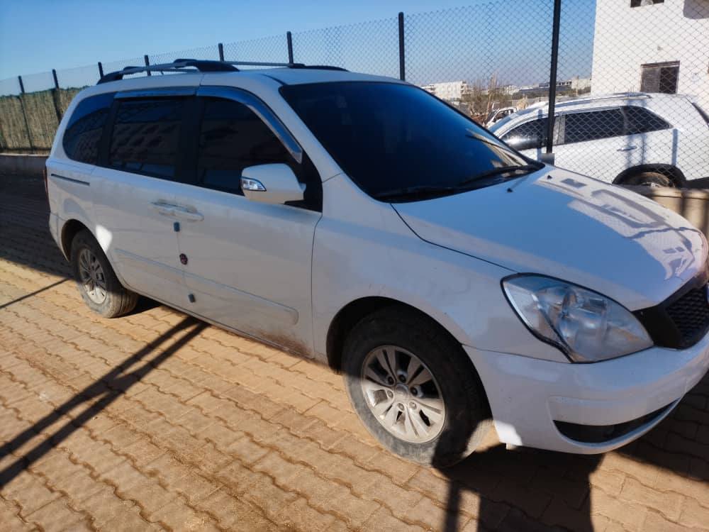 كيا كرنفال 2010 - صورة 2